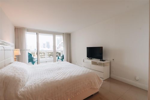 apt-1253-1717 N Bayshore Dr, MIAMI, FL, 33132-1151 | Card Image