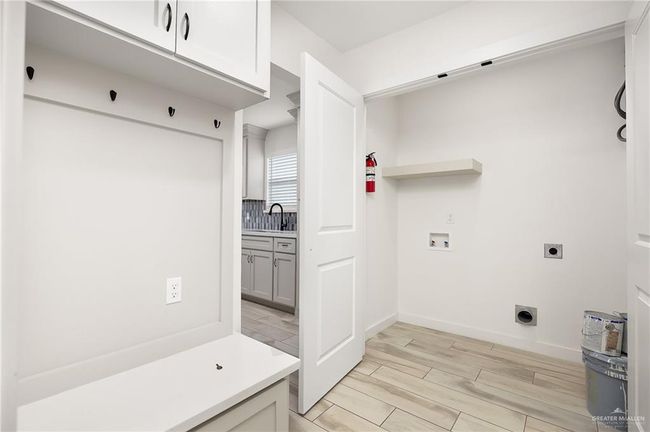 321 E Stubbs St, House other with 3 bedrooms, 2 bathrooms and 2 parking in Edinburg TX | Image 9