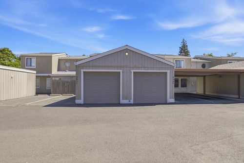 2411 Post Oak Ln, Sacramento, CA, 95825-1075 | Card Image