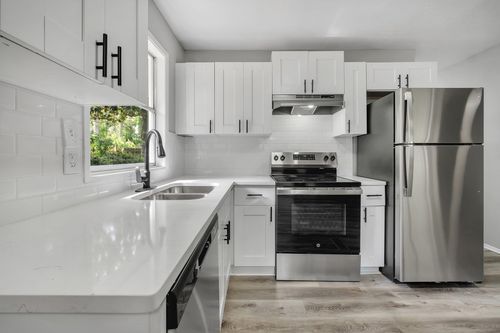 2124 Berkshire Dr, TALLAHASSEE, FL, 32304-3954 | Card Image