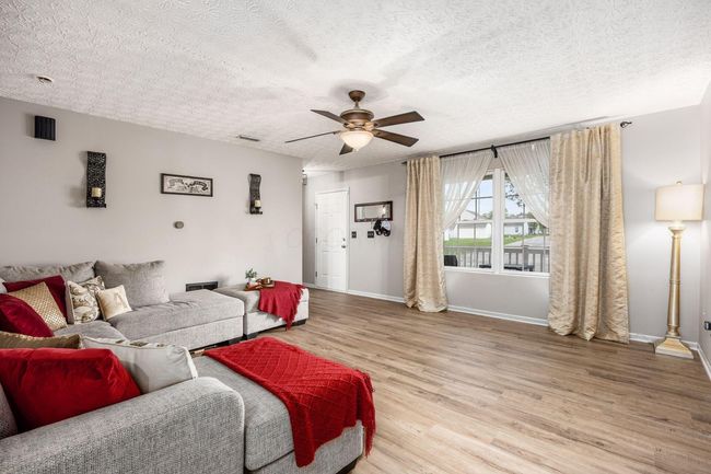 6045 Treaty Ln, Condo with 3 bedrooms, 3 bathrooms and null parking in Galloway OH | Image 4