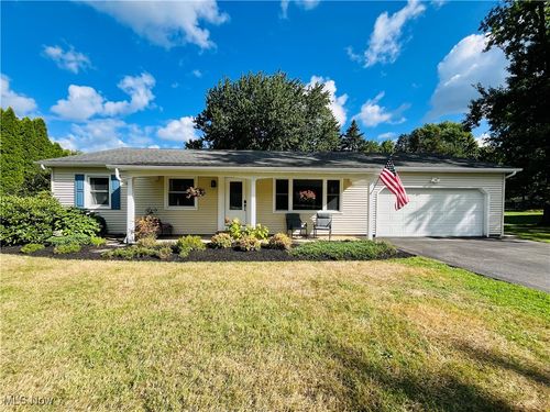 224 Square Dr, Madison, OH, 44057-2923 | Card Image