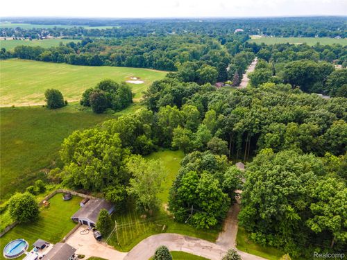 7244 Schoolcraft Dr, Davison, MI, 48423-2395 | Card Image