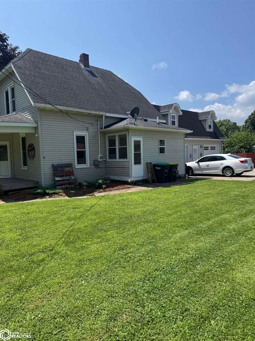 521 S 2nd St, Wapello, IA, 52653-1511 | Card Image