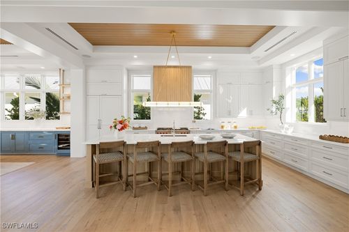 575 13th Ave S, Naples, FL, 34102-8017 | Card Image