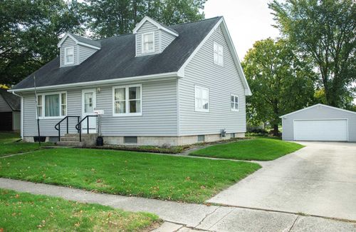 145 E Franklin St, Denver, IA, 50622-9530 | Card Image