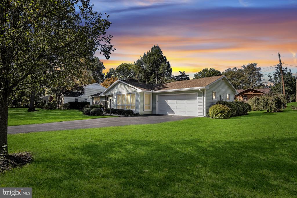 Hillside Dr, Carlisle, PA 17013