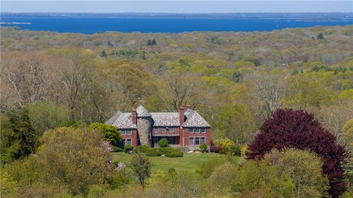 2180 Tower Hill Rd, Saunderstown, RI, 02874-2805 | Card Image