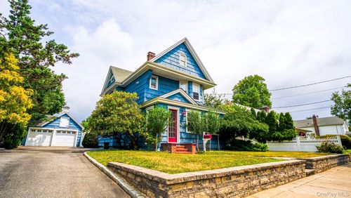 14 Easton St, Lindenhurst, NY, 11757-3803 | Card Image