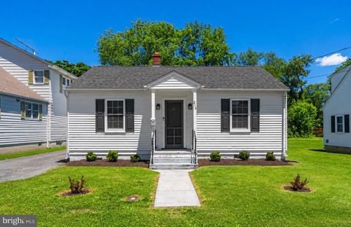 216 Walnut St, Berryville, VA, 22611-1054 | Card Image