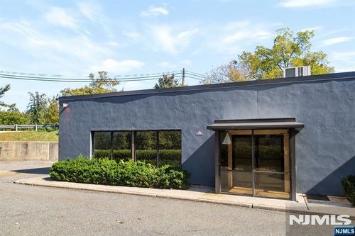 37 Swan St, Ramsey, NJ, 07446-1053 | Card Image