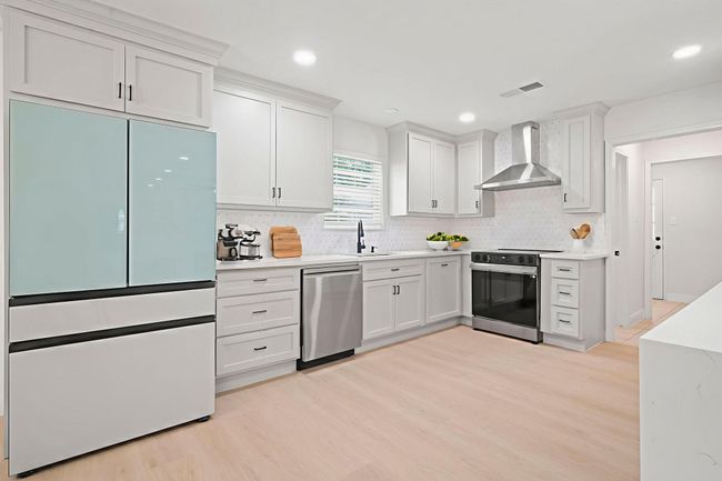 8215 Twining Oaks Ln, House other with 5 bedrooms, 4 bathrooms and 3 parking in Spring TX | Image 17