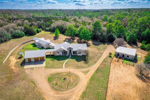 335 La Reata Trl, Smithville, TX, 78957-5412 | Card Image