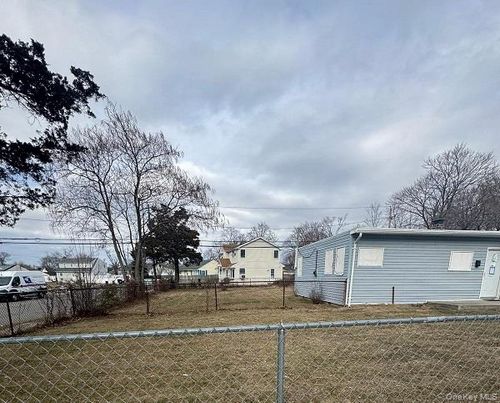 20 Somerset Road N, Babylon, NY, 11701 | Card Image