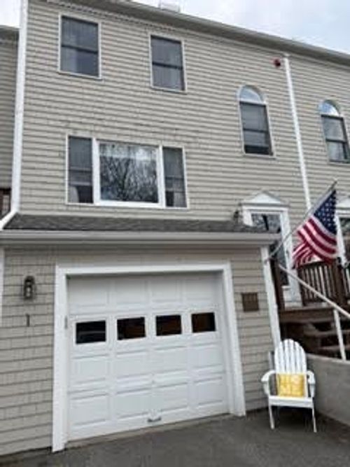414 North Ln, Bristol, RI, 02809-1500 | Card Image
