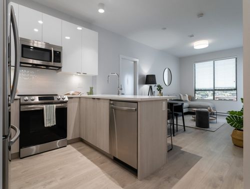 322-13458 95 Ave, Surrey, BC, V3V1P5 | Card Image