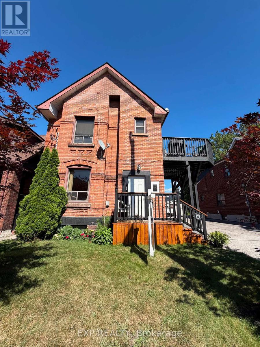 Residential Lease in Toronto (Runnymede-Bloor West Village) 4