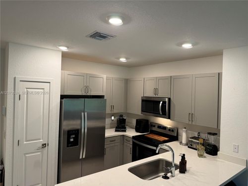142 Se 5th Ct, Deerfield Beach, FL, 33441-4750 | Card Image