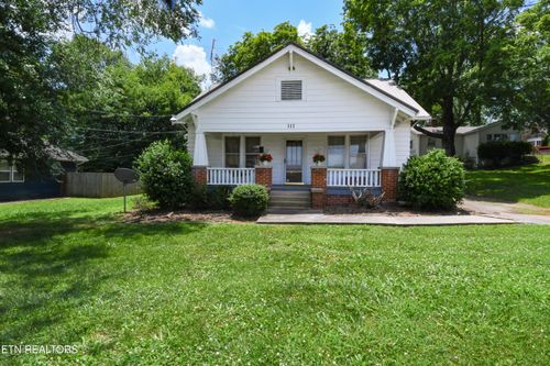 111 S Cedar St, Maryville, TN, 37803-5762 | Card Image