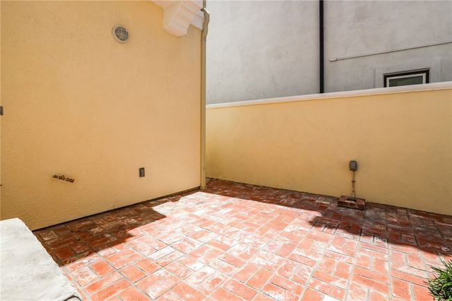 326 6 Th St, House other with 4 bedrooms, 5 bathrooms and 2 parking in Huntington Beach CA | Image 5
