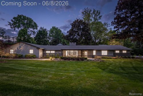 3885 Oakland Dr, Bloomfield Hills, MI, 48301-3251 | Card Image