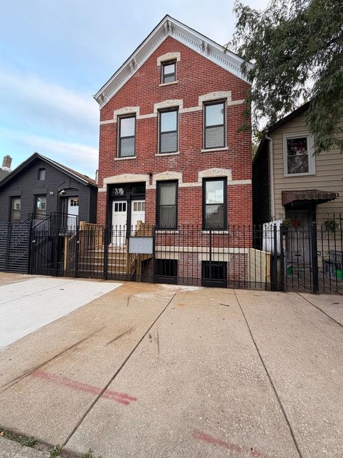 garden-2227 W 21st Street, Chicago, IL, 60608 | Card Image