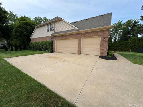 34444 Fargo St, Livonia, MI, 48152-1468 | Card Image