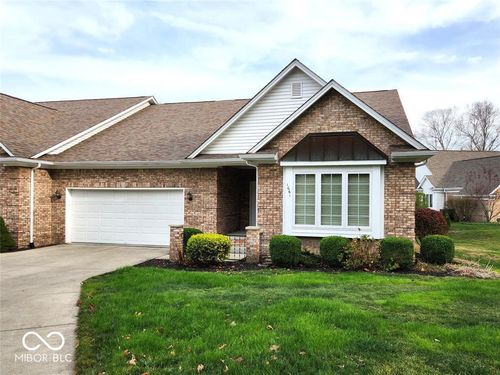 1061 Fontview Dr, Columbus, IN, 47201-8261 | Card Image