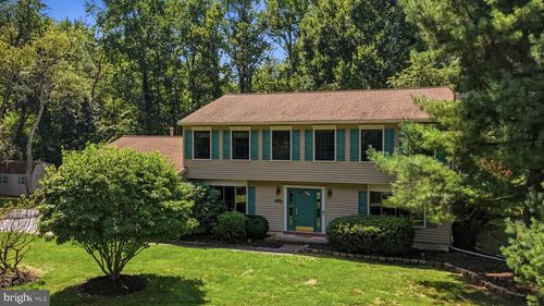 15 Wayne Way, East Windsor, NJ, 08520-1610 | Card Image