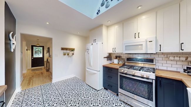 329 Towercrest Dr, House other with 4 bedrooms, 2 bathrooms and 2 parking in Newmarket ON | Image 5