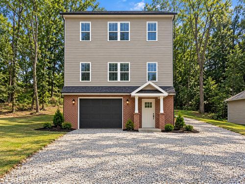 303 Craig Ave, Salem, VA, 24153-3939 | Card Image