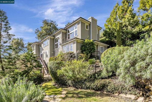 4 Berrybrook Holw, Orinda, CA, 94563-1300 | Card Image