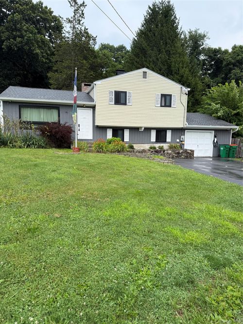 55 Cumberland Rd, Fishkill, NY, 12524-1438 | Card Image