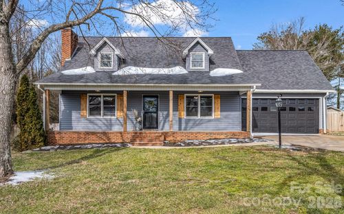 1604 Mcfarland Dr, Shelby, NC, 28152-7560 | Card Image