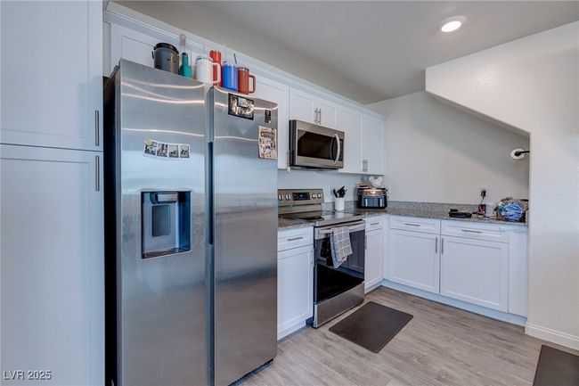 6804 Surf Green Ct, Townhouse with 3 bedrooms, 3 bathrooms and null parking in North Las Vegas NV | Image 11