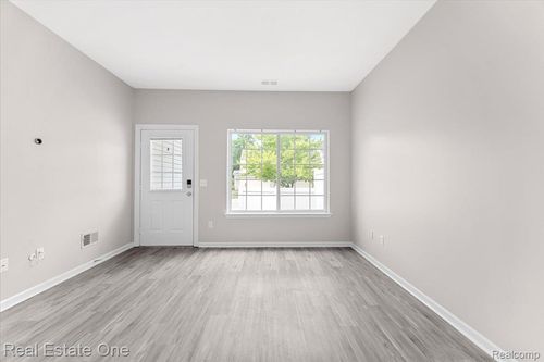 26783 Kirkway Cir, Woodhaven, MI, 48183-1971 | Card Image