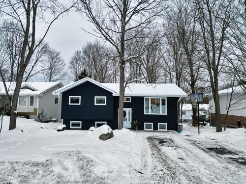 14 Beechwood Path, Huntsville, ON, P1H1S8 | Card Image