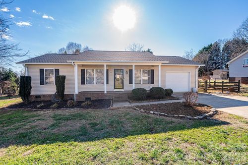 1355 Millrace Dr, Conover, NC, 28613-7117 | Card Image