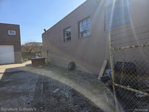 5058 Leafdale Blvd, Royal Oak, MI, 48073-1011 | Card Image