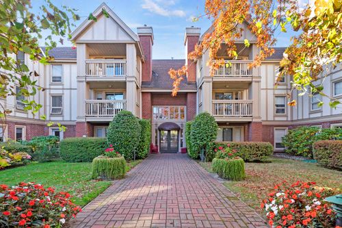 205-843 22nd St, West Vancouver, BC, V7V4C1 | Card Image