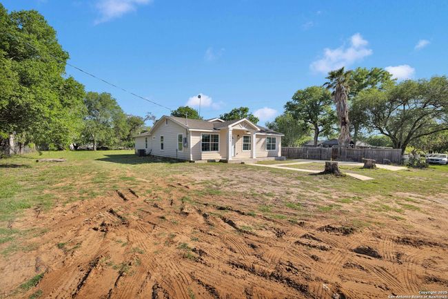 14170 Michael Run, House other with 4 bedrooms, 3 bathrooms and null parking in Lytle TX | Image 4