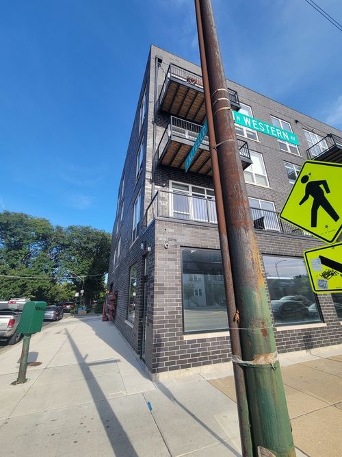 203-2443 N Western Ave, Chicago, IL, 60647-2028 | Card Image