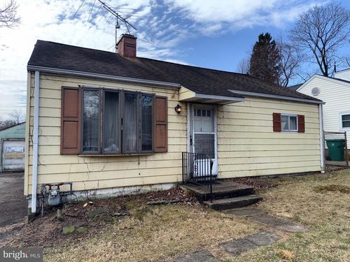 2715 Crest Ave, BRISTOL, PA, 19007-2136 | Card Image