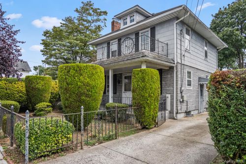 14 Spooner St, Floral Park, NY, 11001-2002 | Card Image