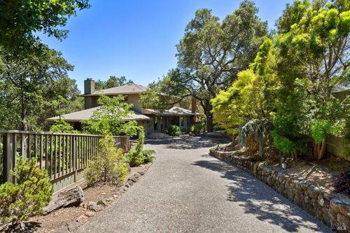 10 Shari Ct, Novato, CA, 94947-4920 | Card Image