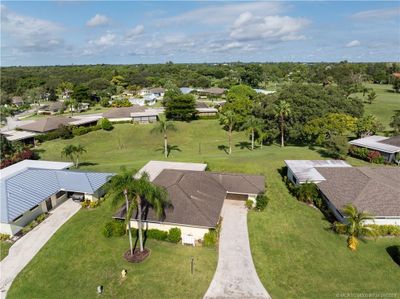 5233 Se Sea Island Way, House other with 2 bedrooms, 2 bathrooms and 1 parking in Stuart FL | Image 2