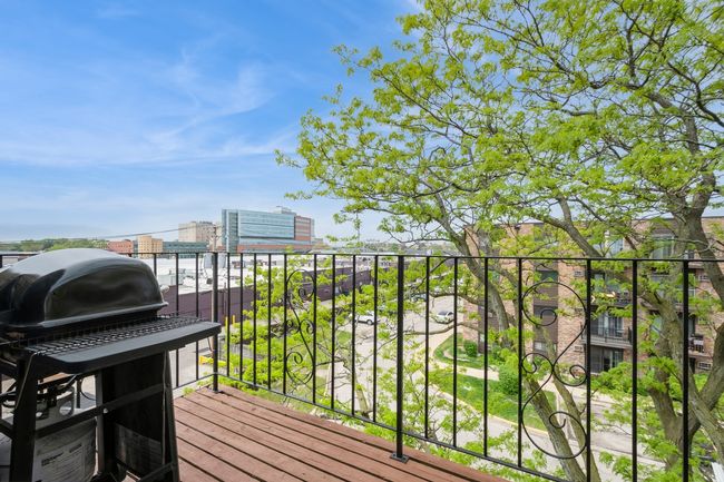 APT-412 - 8894 Knight Ave, Condo with 2 bedrooms, 2 bathrooms and 2 parking in Des Plaines IL | Image 11