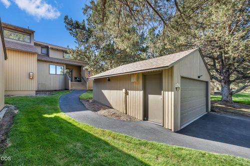 6920 Robin Ct, Redmond, OR, 97756-7581 | Card Image