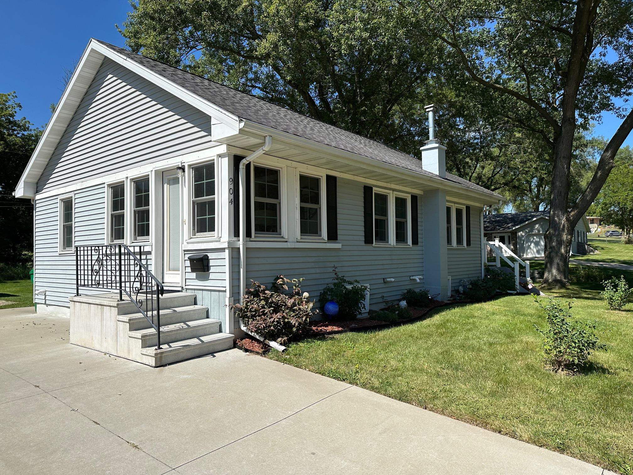 Dickinson Ave, Edgerton, WI 53534
