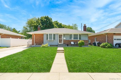 3900 Miller Pl, Levittown, NY, 11756-5716 | Card Image